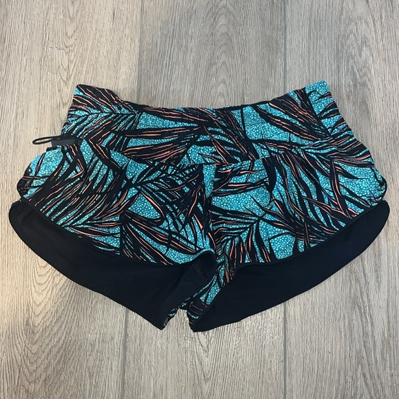 REVERSIBLE Lululemon Swim Shorts EUC - Picture 8 of 13